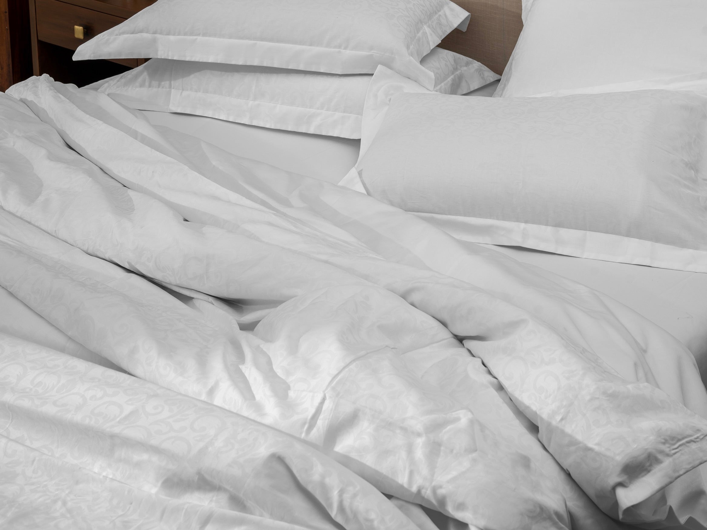 high thread count white jacquard bedding